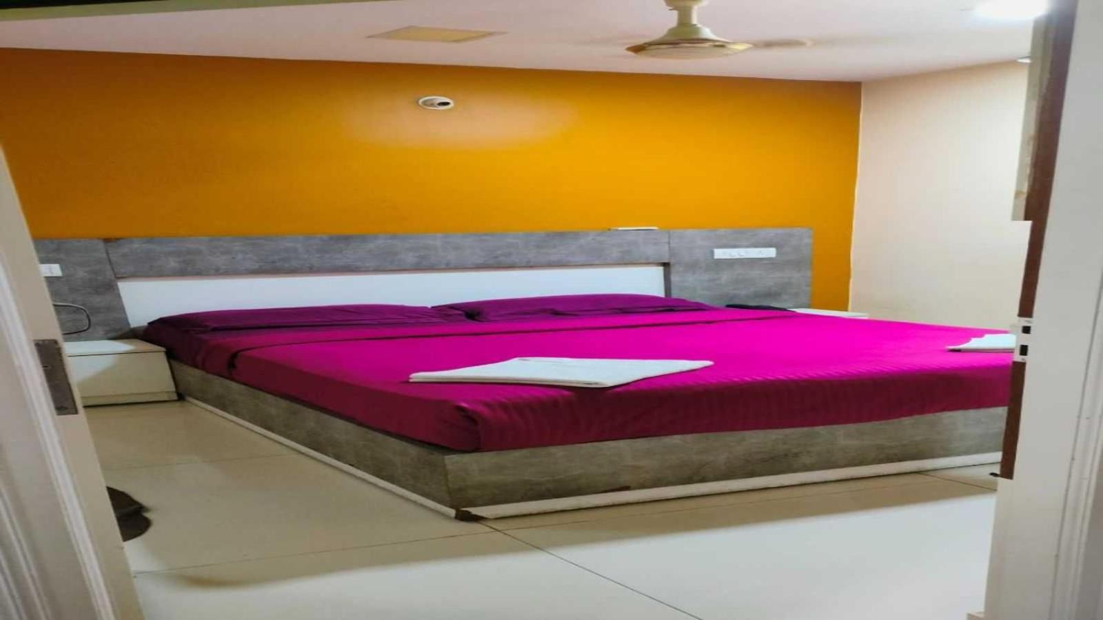 Oyo Rrr Residency Hotel Bangalore Bagian luar foto